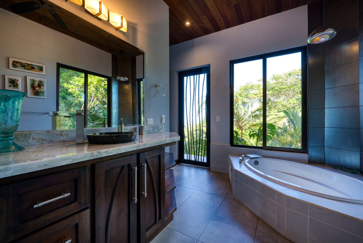Casa Bambú – LUXURY 5 BEDROOM ESTATE WITH EXCEPTIONAL OCEAN VIEWS
