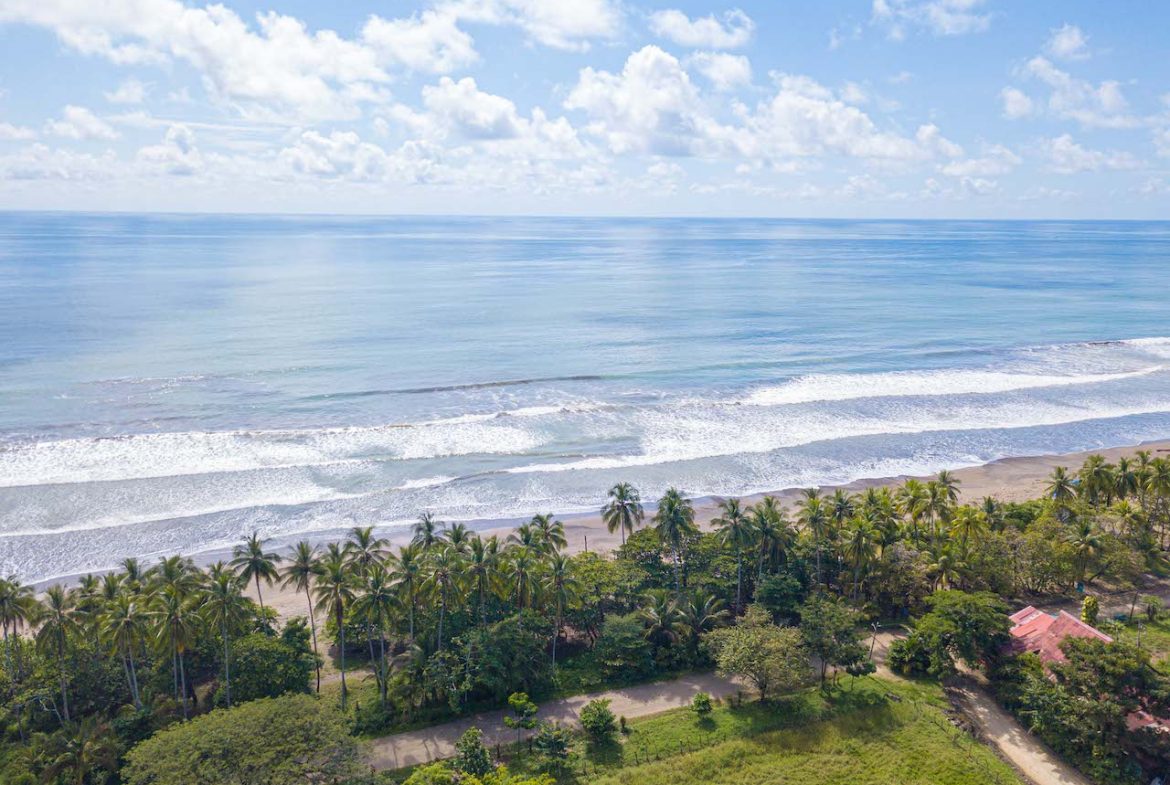 14 ROOM HOTEL WALKING DISTANCE TO THE BEACH IN DOMINICAL