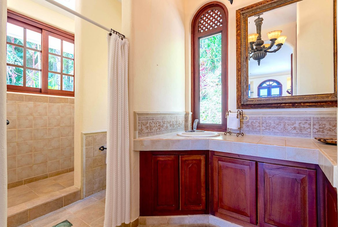NIDO ESCONDIDO – EPIC OCEAN VIEW LUXURY ESTATE HOME, TWO GUEST VILLAS, AND POOL