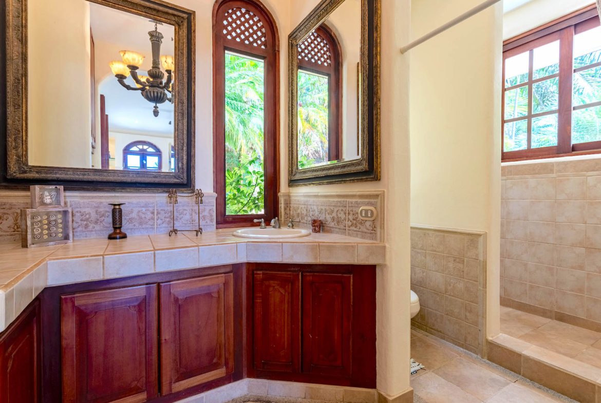 NIDO ESCONDIDO – EPIC OCEAN VIEW LUXURY ESTATE HOME, TWO GUEST VILLAS, AND POOL