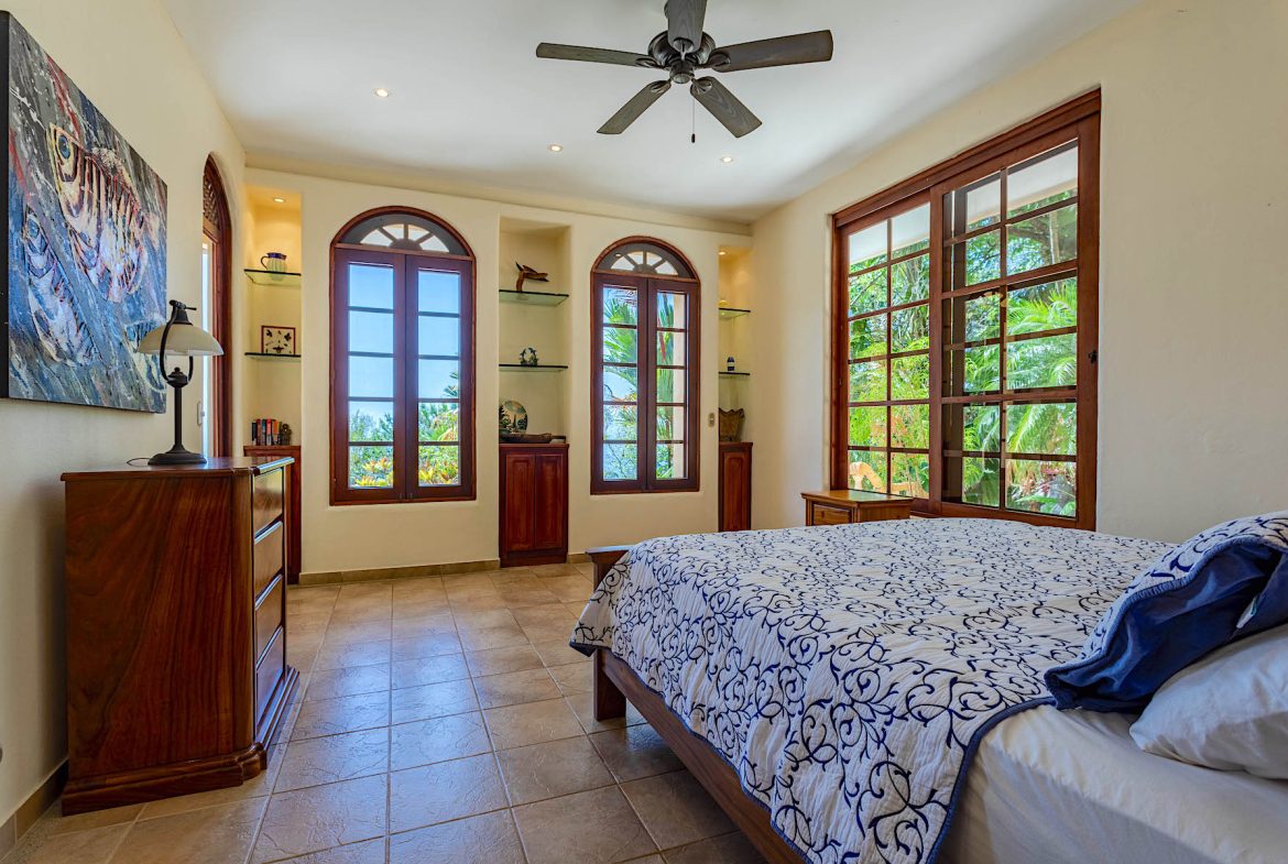 NIDO ESCONDIDO – EPIC OCEAN VIEW LUXURY ESTATE HOME, TWO GUEST VILLAS, AND POOL