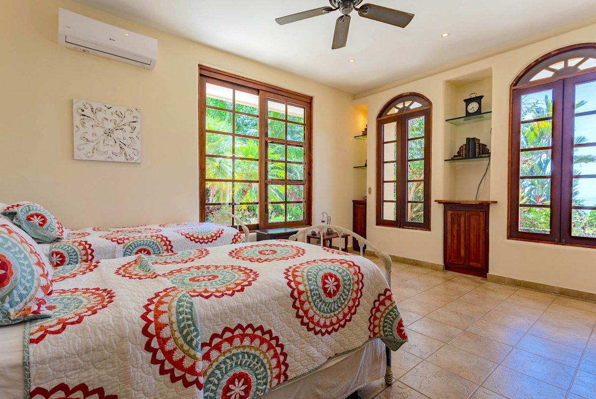 NIDO ESCONDIDO – EPIC OCEAN VIEW LUXURY ESTATE HOME, TWO GUEST VILLAS, AND POOL