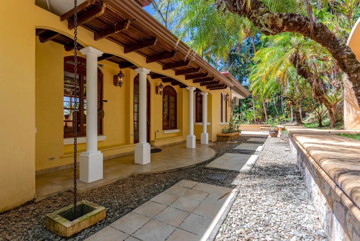 NIDO ESCONDIDO – EPIC OCEAN VIEW LUXURY ESTATE HOME, TWO GUEST VILLAS, AND POOL