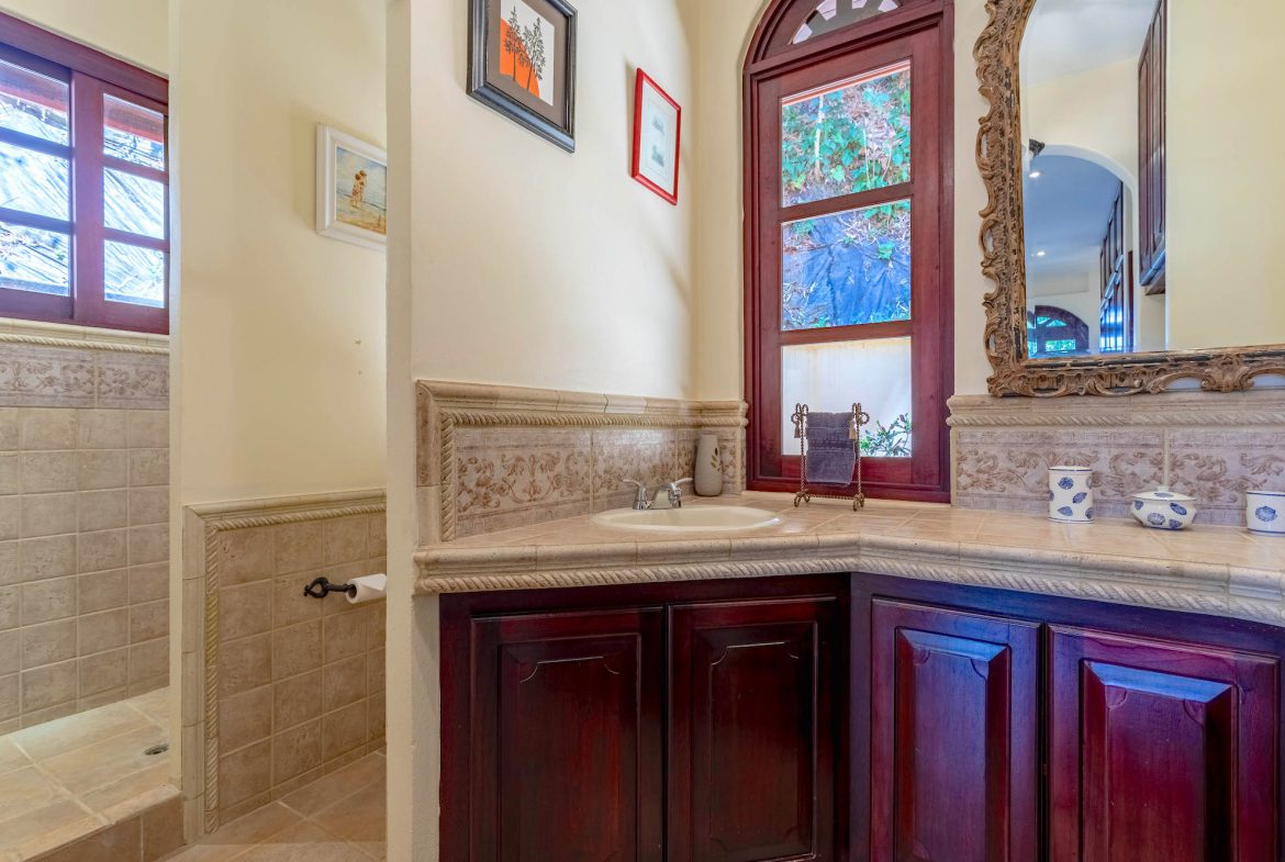 NIDO ESCONDIDO – EPIC OCEAN VIEW LUXURY ESTATE HOME, TWO GUEST VILLAS, AND POOL
