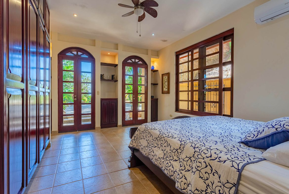 NIDO ESCONDIDO – EPIC OCEAN VIEW LUXURY ESTATE HOME, TWO GUEST VILLAS, AND POOL