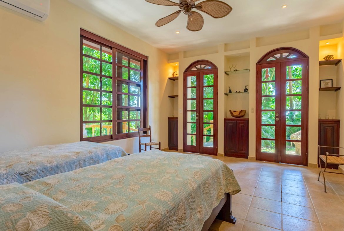 NIDO ESCONDIDO – EPIC OCEAN VIEW LUXURY ESTATE HOME, TWO GUEST VILLAS, AND POOL