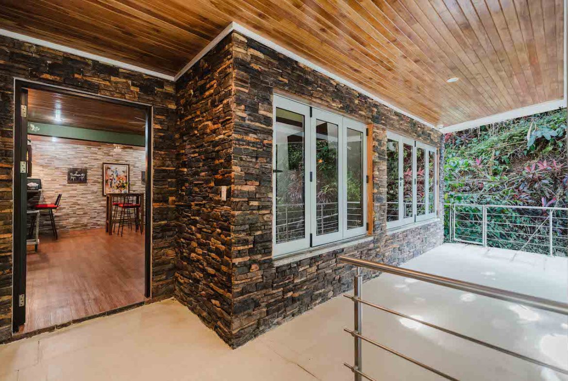 8 BEDROOM MULTI-FAMILY ESTATE IN QUEPOS