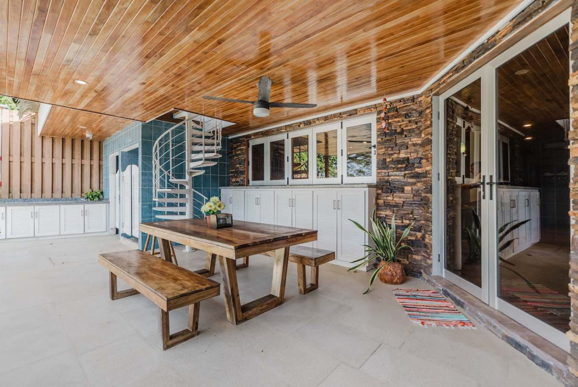 8 BEDROOM MULTI-FAMILY ESTATE IN QUEPOS