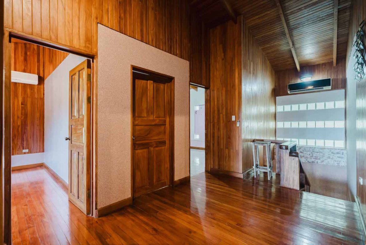 8 BEDROOM MULTI-FAMILY ESTATE IN QUEPOS