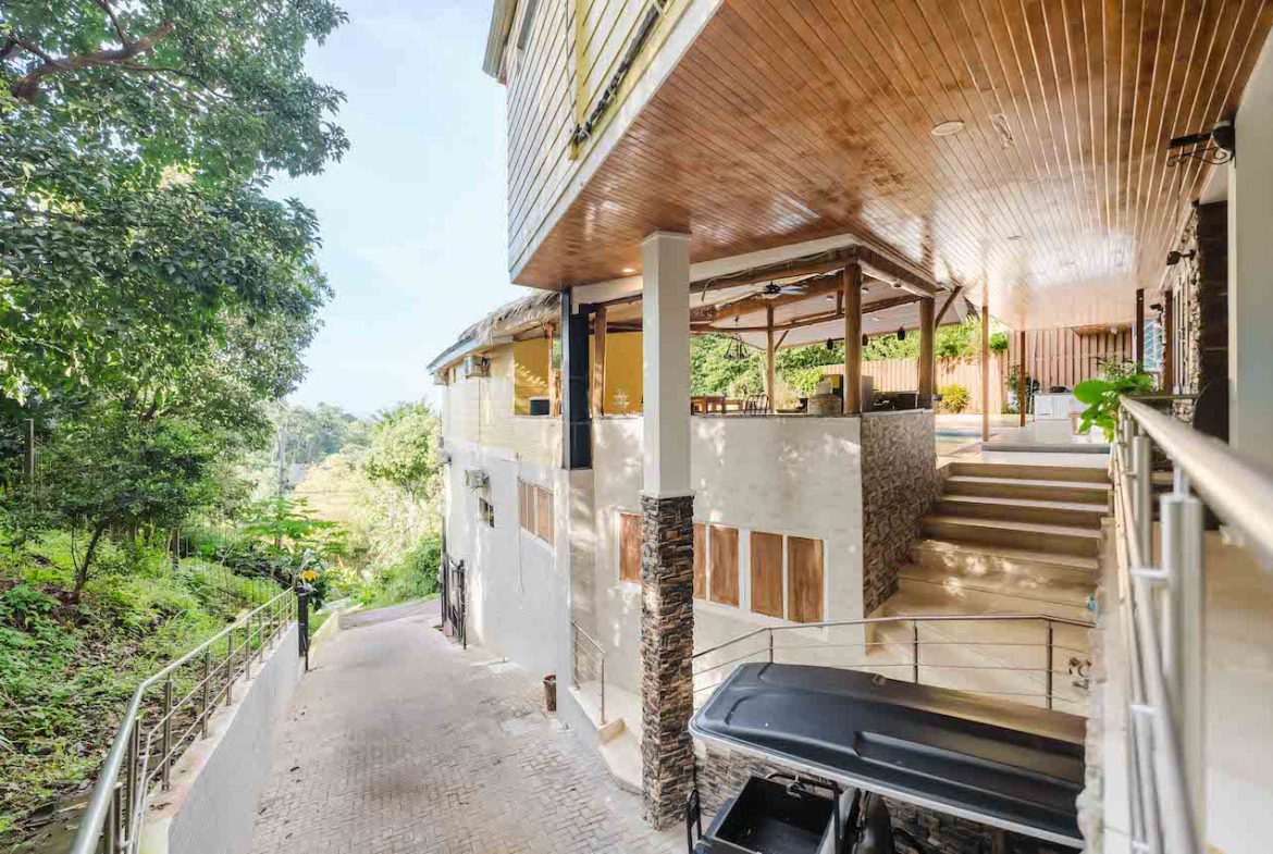 8 BEDROOM MULTI-FAMILY ESTATE IN QUEPOS