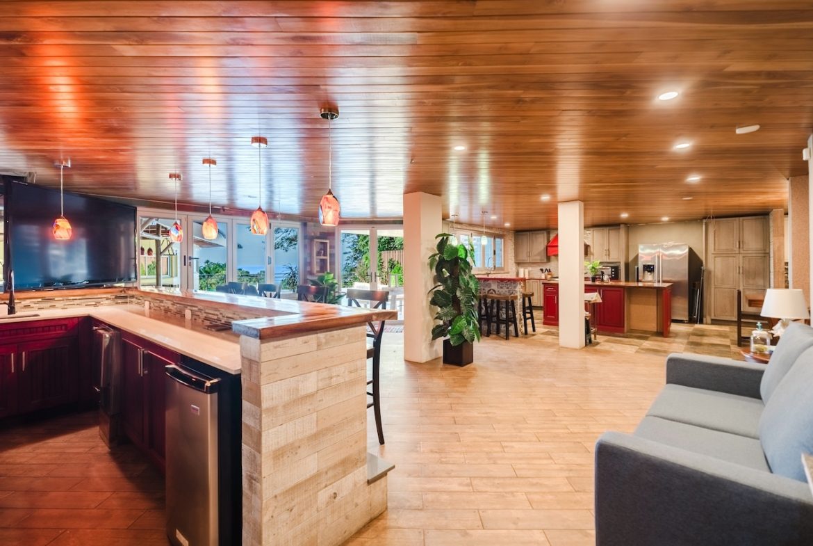 8 BEDROOM MULTI-FAMILY ESTATE IN QUEPOS
