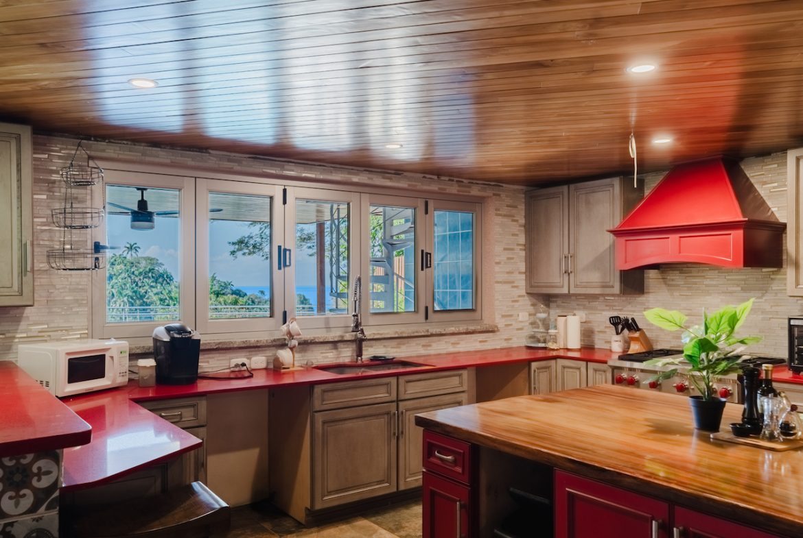 8 BEDROOM MULTI-FAMILY ESTATE IN QUEPOS