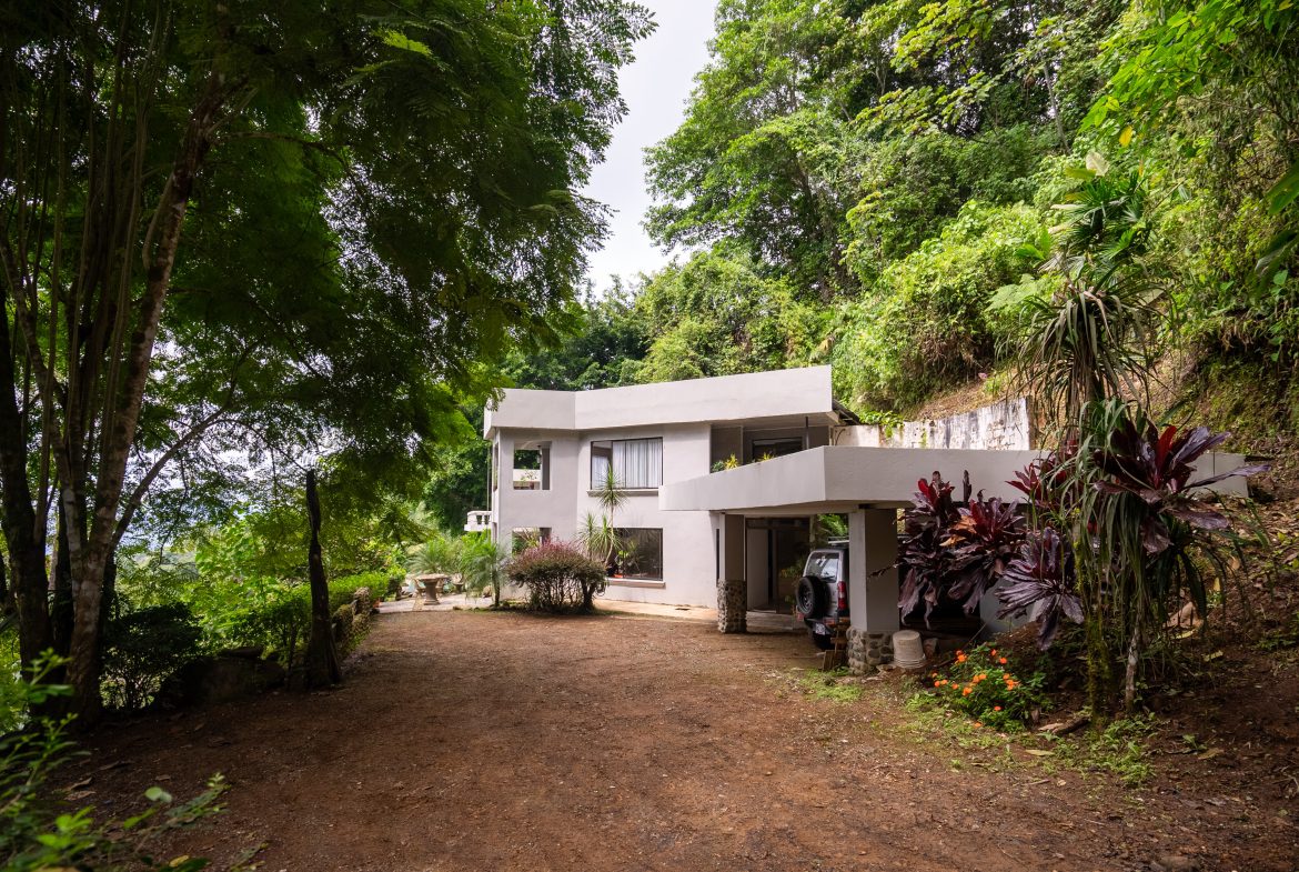 LUXURIOUS RETREAT WITH LARGE WATERFALL ON THE PROPERTY AND EXPANSIVE OCEAN VIEW – 12 ACRES