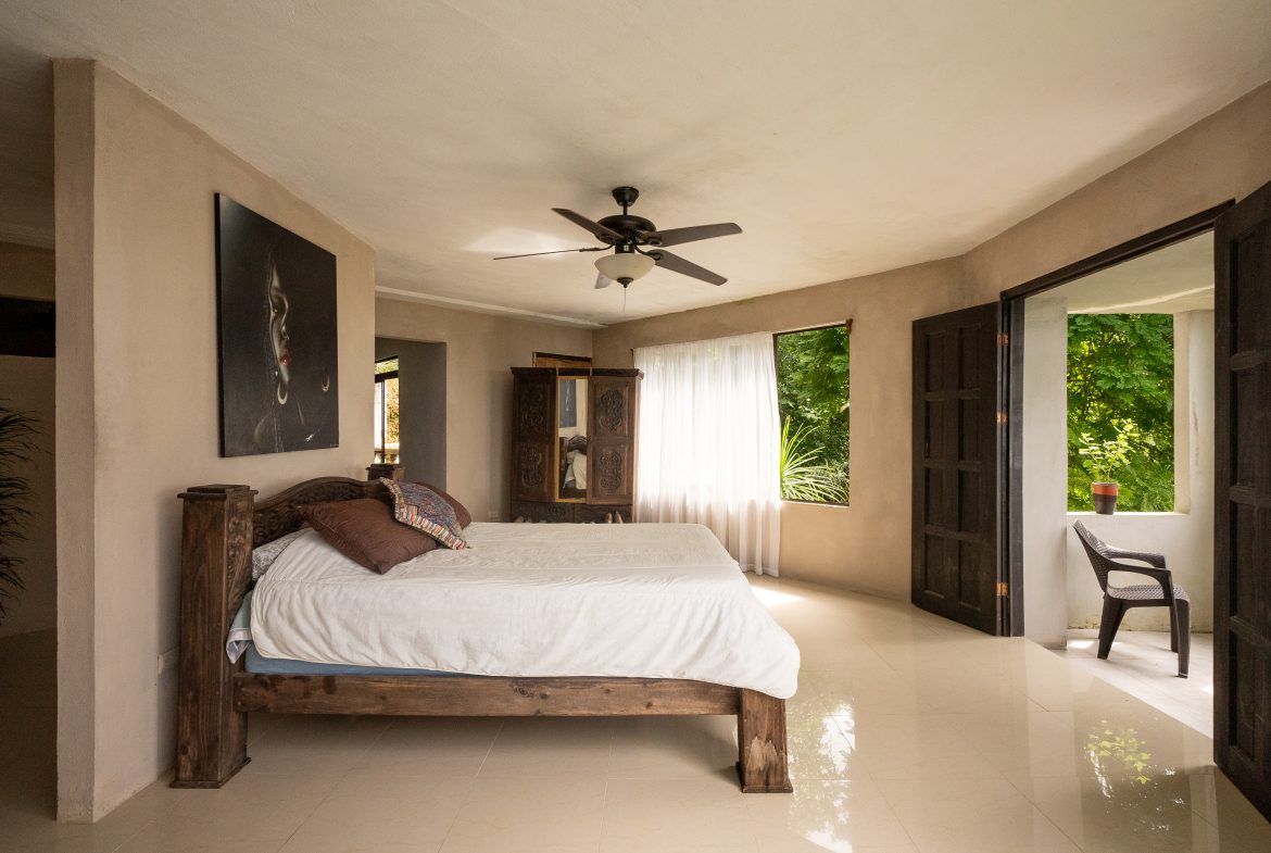 LUXURIOUS RETREAT WITH LARGE WATERFALL ON THE PROPERTY AND EXPANSIVE OCEAN VIEW – 12 ACRES