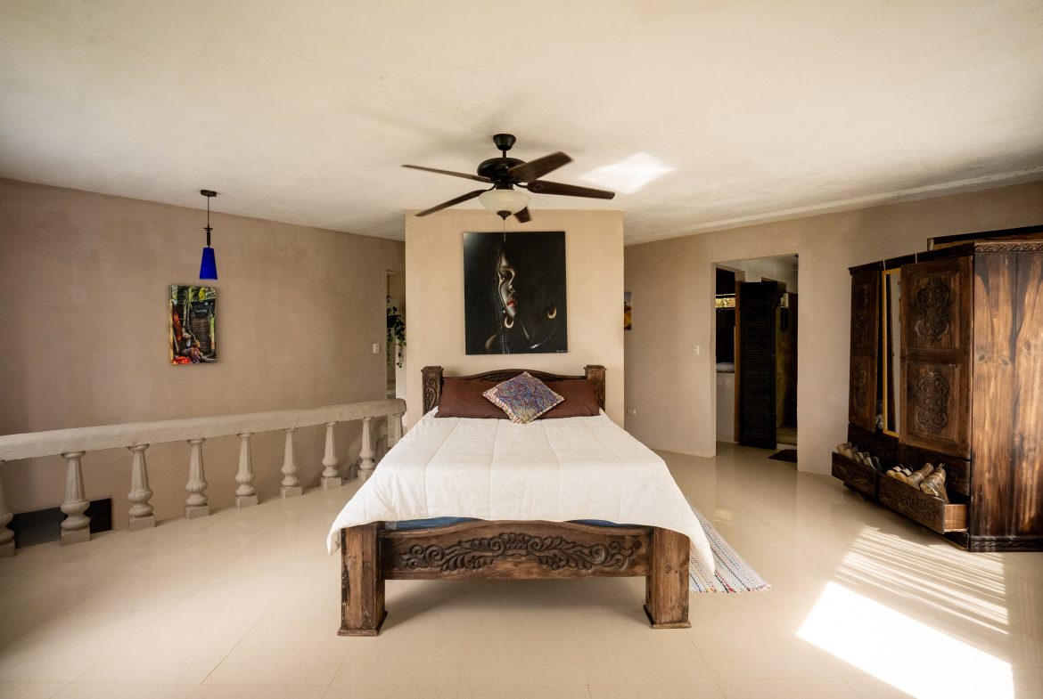 LUXURIOUS RETREAT WITH LARGE WATERFALL ON THE PROPERTY AND EXPANSIVE OCEAN VIEW – 12 ACRES