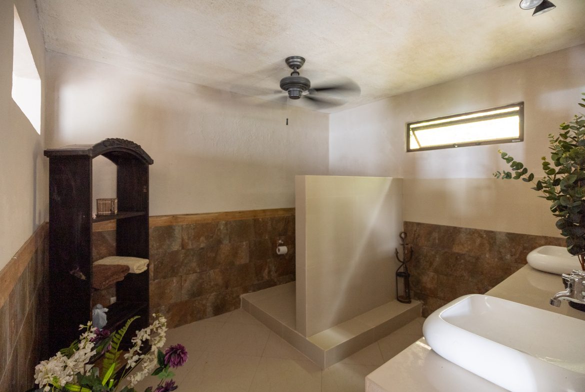LUXURIOUS RETREAT WITH LARGE WATERFALL ON THE PROPERTY AND EXPANSIVE OCEAN VIEW – 12 ACRES