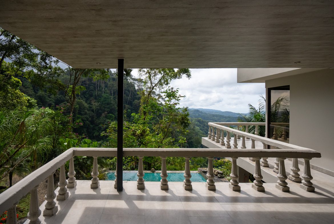LUXURIOUS RETREAT WITH LARGE WATERFALL ON THE PROPERTY AND EXPANSIVE OCEAN VIEW – 12 ACRES