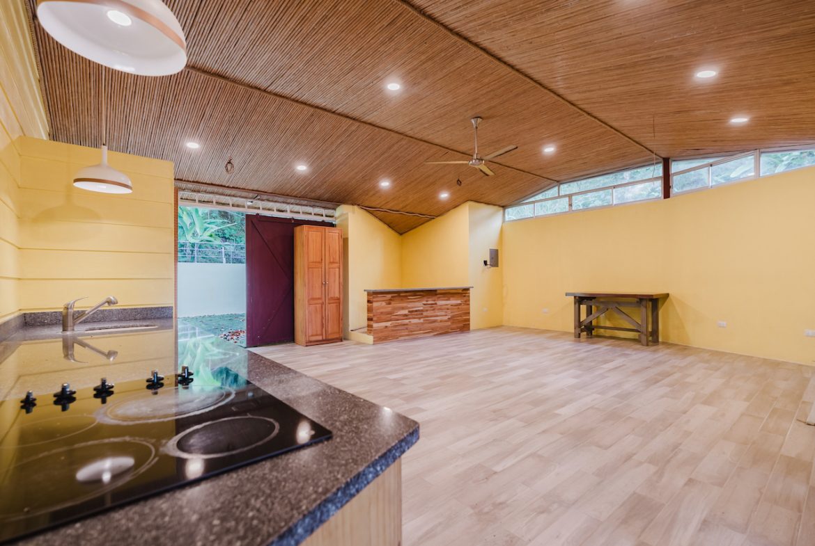 8 BEDROOM MULTI-FAMILY ESTATE IN QUEPOS
