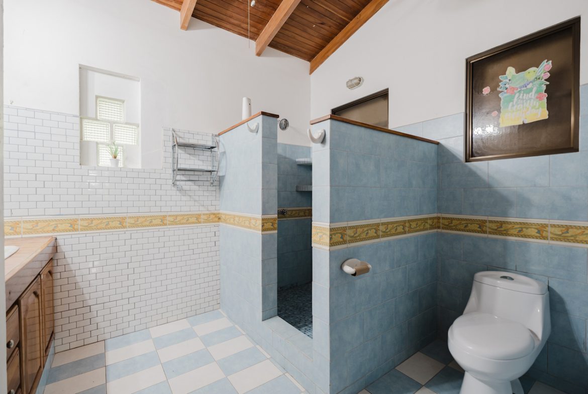 8 BEDROOM MULTI-FAMILY ESTATE IN QUEPOS