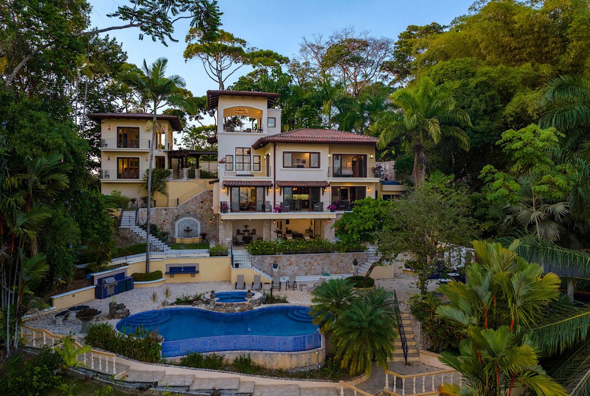 NIDO ESCONDIDO – EPIC OCEAN VIEW LUXURY ESTATE HOME, TWO GUEST VILLAS, AND POOL