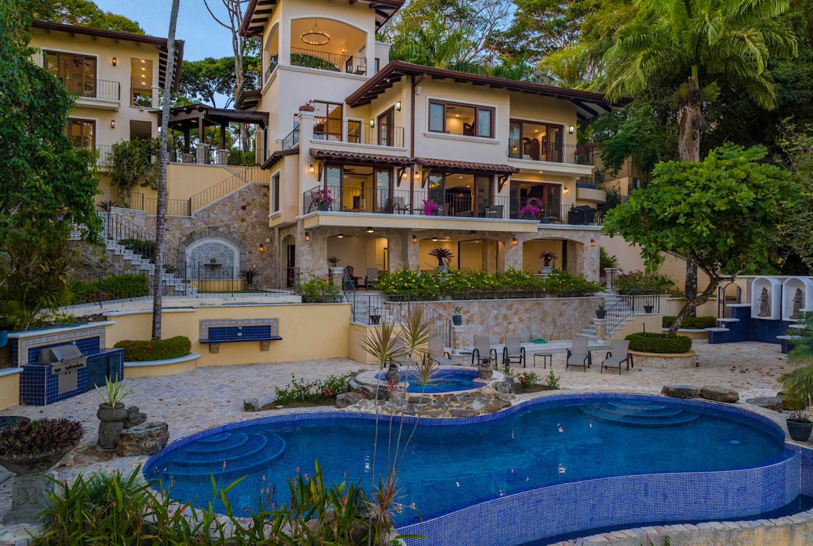 NIDO ESCONDIDO – EPIC OCEAN VIEW LUXURY ESTATE HOME, TWO GUEST VILLAS, AND POOL
