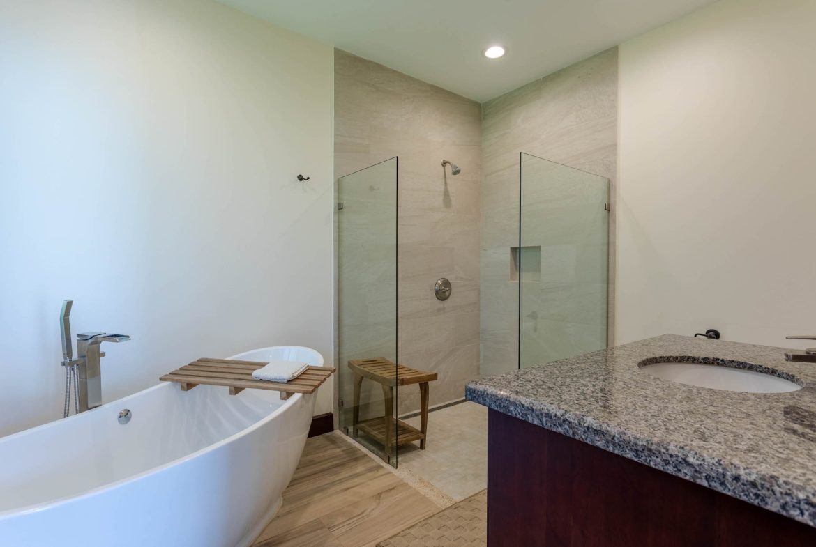 NIDO ESCONDIDO – EPIC OCEAN VIEW LUXURY ESTATE HOME, TWO GUEST VILLAS, AND POOL