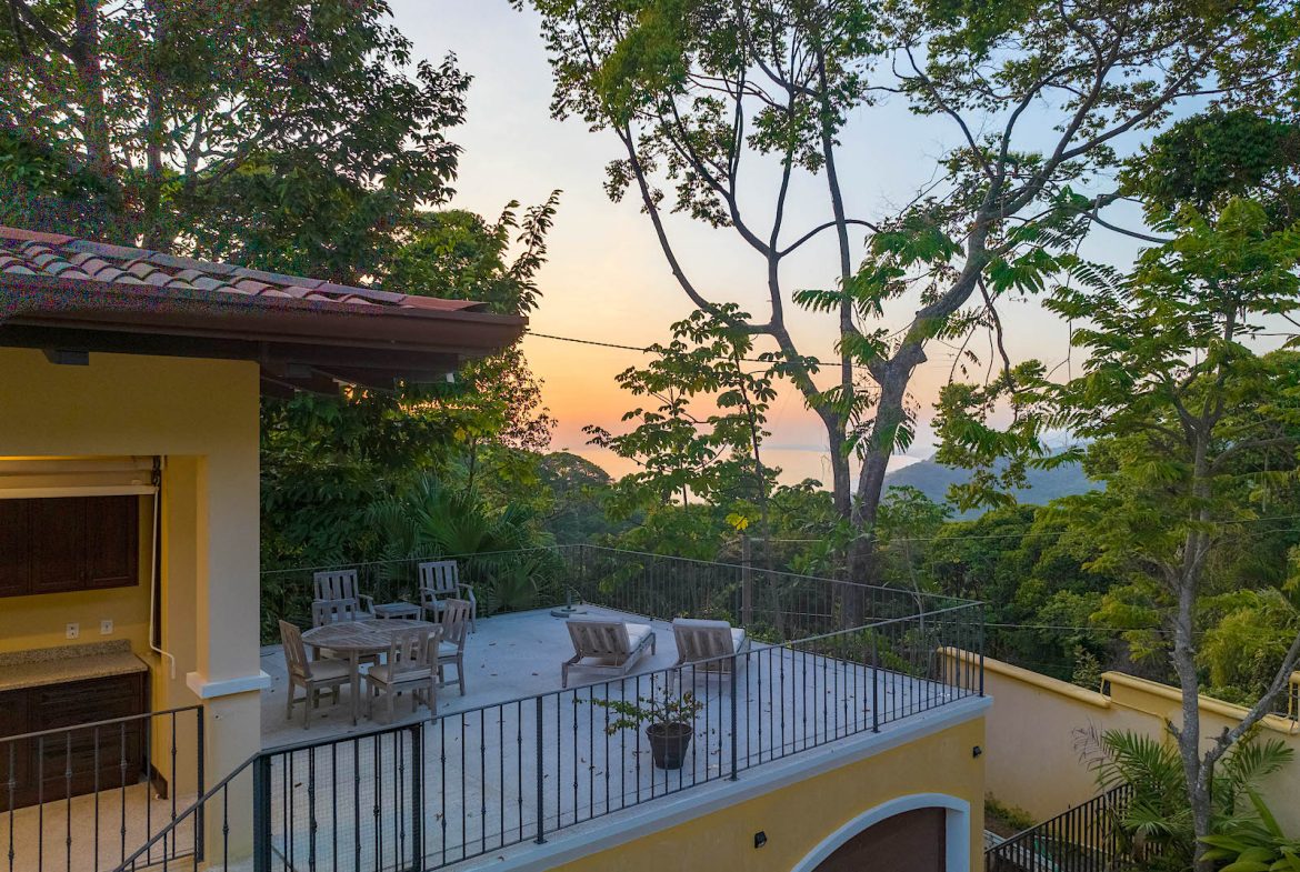 NIDO ESCONDIDO – EPIC OCEAN VIEW LUXURY ESTATE HOME, TWO GUEST VILLAS, AND POOL