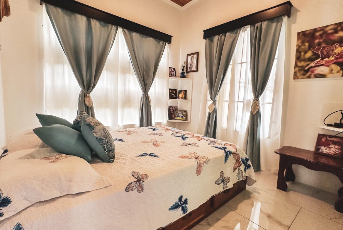 MOUNTAIN RETREAT WITH 360° VIEWS, FRUIT TREES & MODERN 2-BEDROOM HOME  IN SANTA CRUZ DE PEREZ ZELEDON – 1.25 ACRES