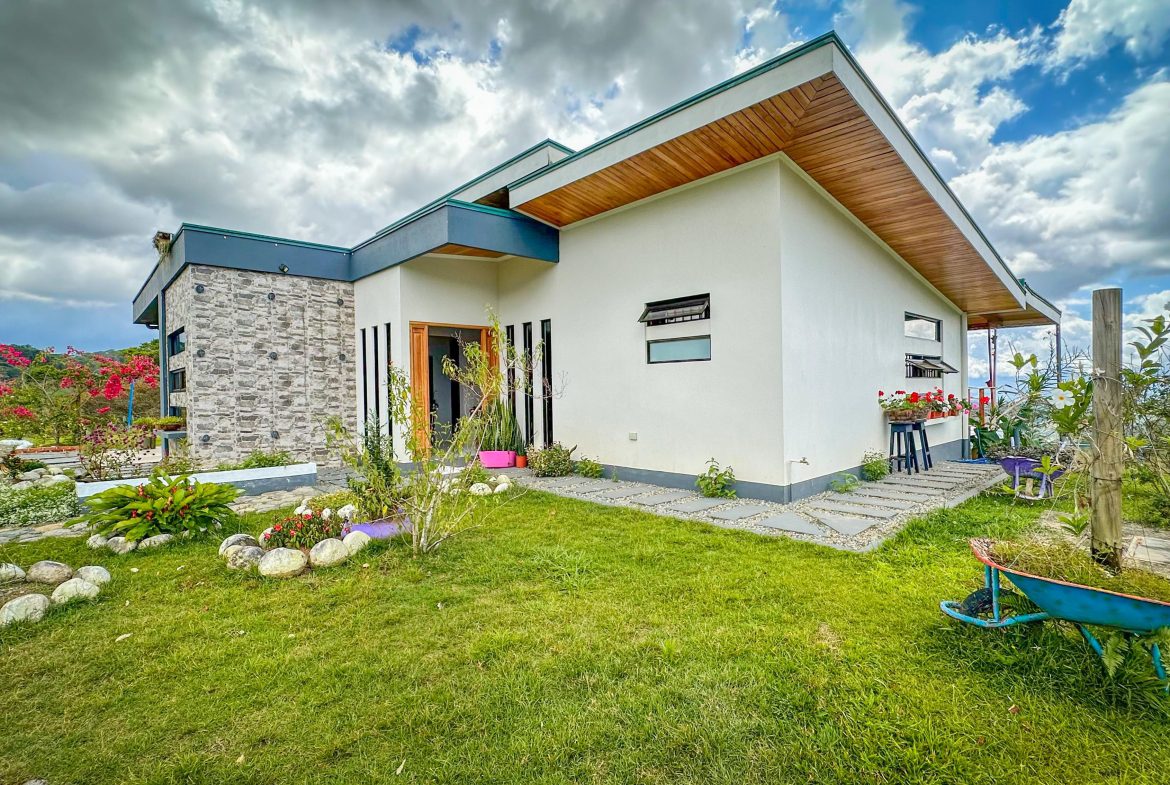 MOUNTAIN RETREAT WITH 360° VIEWS, FRUIT TREES & MODERN 2-BEDROOM HOME  IN SANTA CRUZ DE PEREZ ZELEDON – 1.25 ACRES