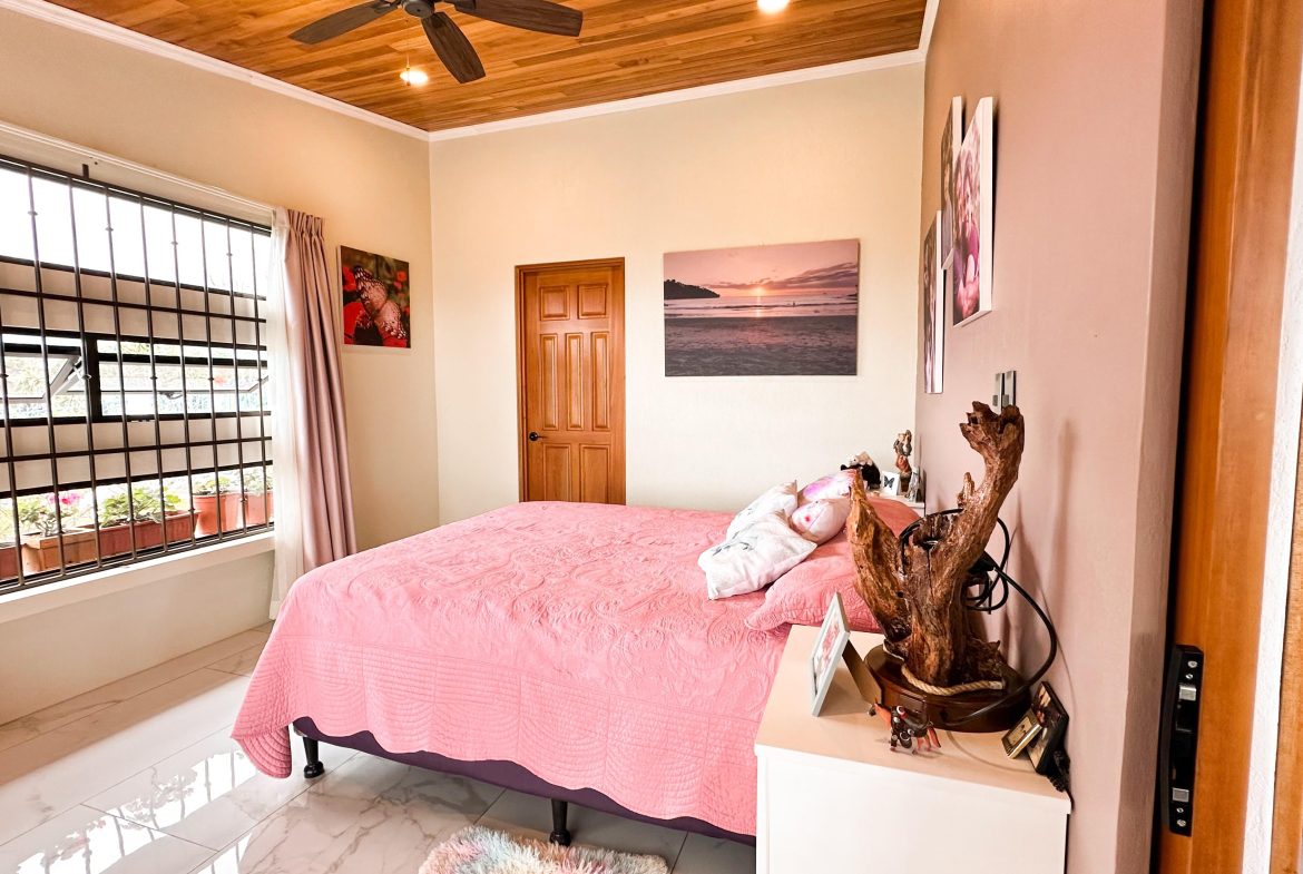 MOUNTAIN RETREAT WITH 360° VIEWS, FRUIT TREES & MODERN 2-BEDROOM HOME  IN SANTA CRUZ DE PEREZ ZELEDON – 1.25 ACRES