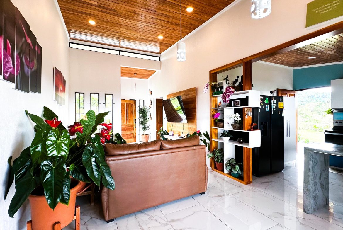 MOUNTAIN RETREAT WITH 360° VIEWS, FRUIT TREES & MODERN 2-BEDROOM HOME  IN SANTA CRUZ DE PEREZ ZELEDON – 1.25 ACRES