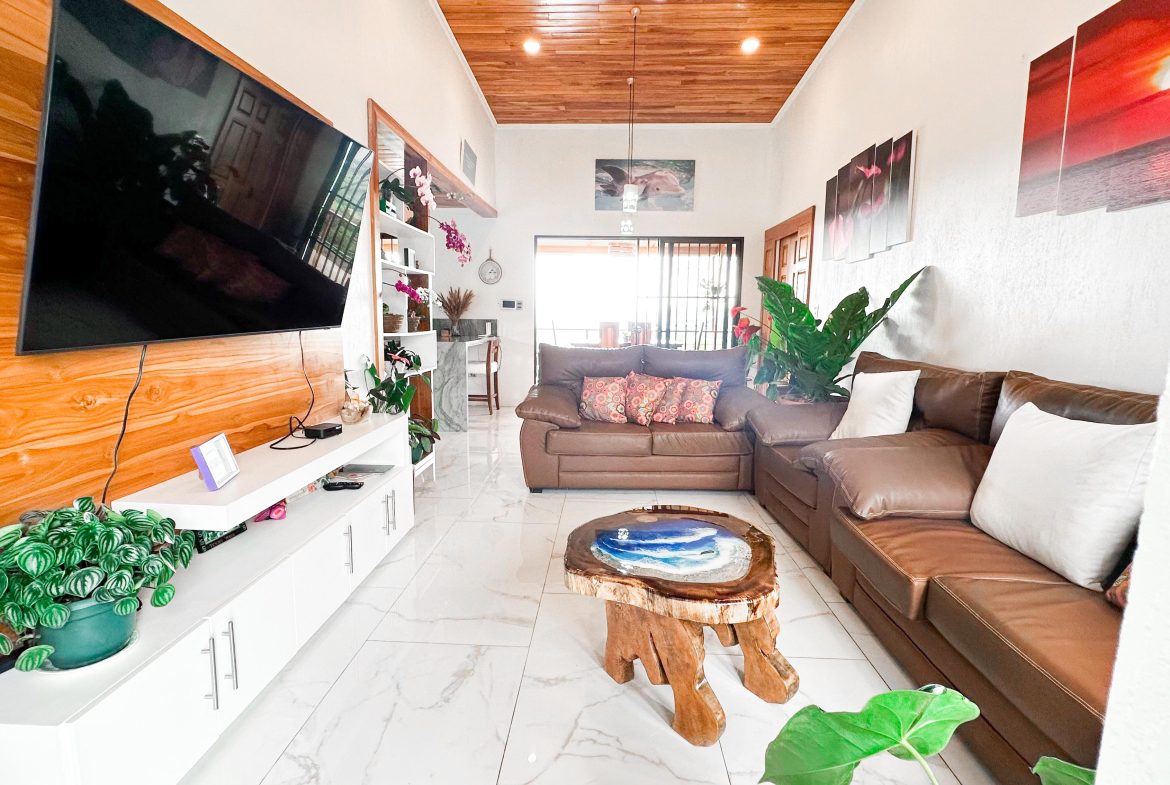 MOUNTAIN RETREAT WITH 360° VIEWS, FRUIT TREES & MODERN 2-BEDROOM HOME  IN SANTA CRUZ DE PEREZ ZELEDON – 1.25 ACRES
