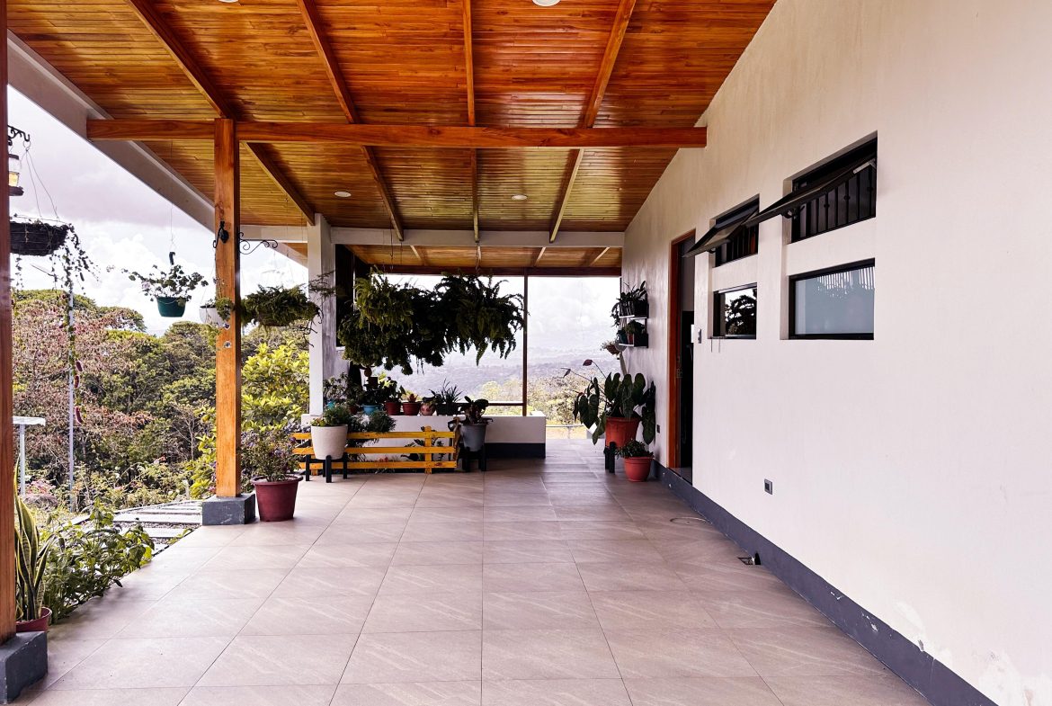 MOUNTAIN RETREAT WITH 360° VIEWS, FRUIT TREES & MODERN 2-BEDROOM HOME  IN SANTA CRUZ DE PEREZ ZELEDON – 1.25 ACRES