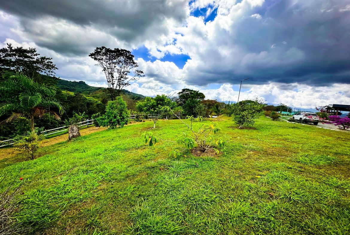 MOUNTAIN RETREAT WITH 360° VIEWS, FRUIT TREES & MODERN 2-BEDROOM HOME  IN SANTA CRUZ DE PEREZ ZELEDON – 1.25 ACRES