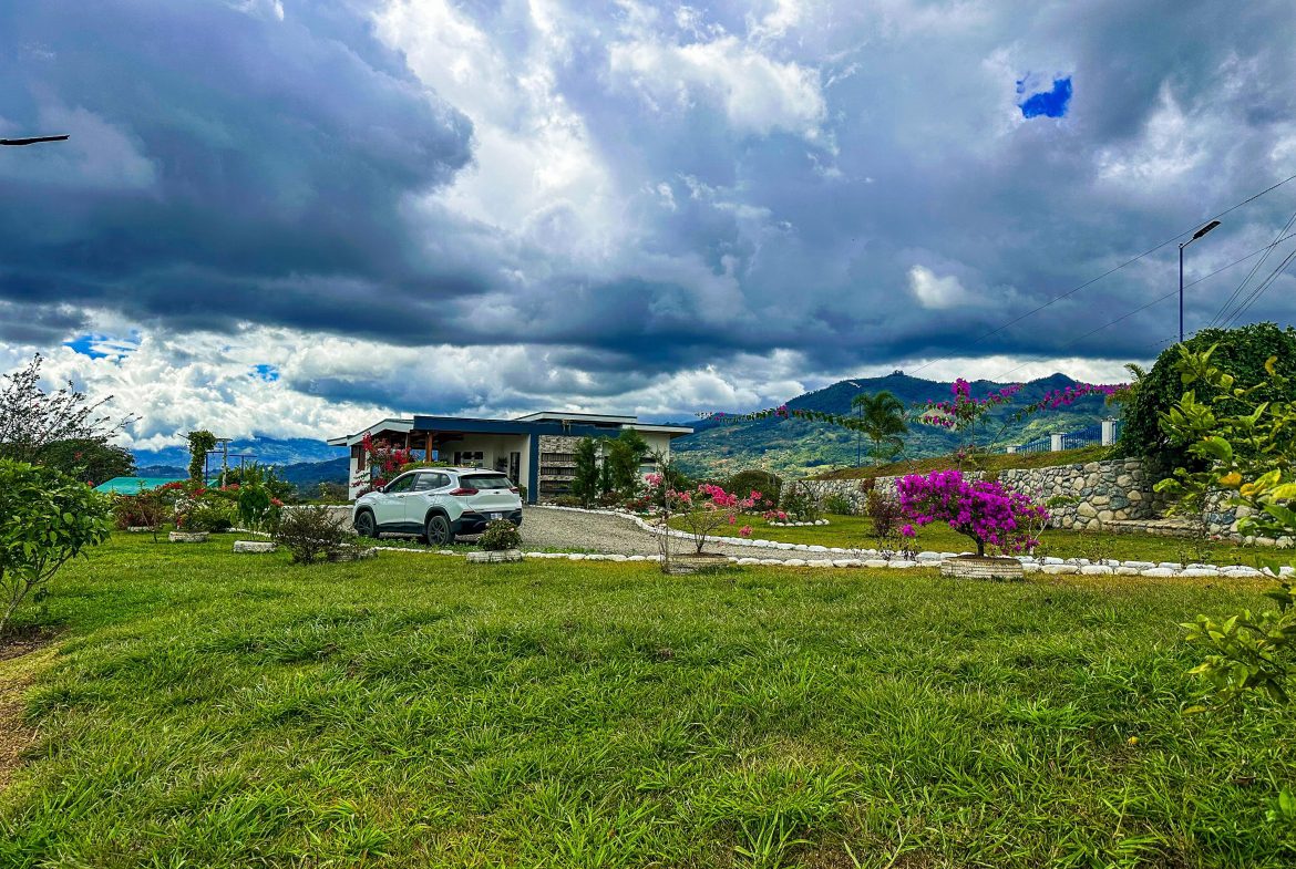 MOUNTAIN RETREAT WITH 360° VIEWS, FRUIT TREES & MODERN 2-BEDROOM HOME  IN SANTA CRUZ DE PEREZ ZELEDON – 1.25 ACRES