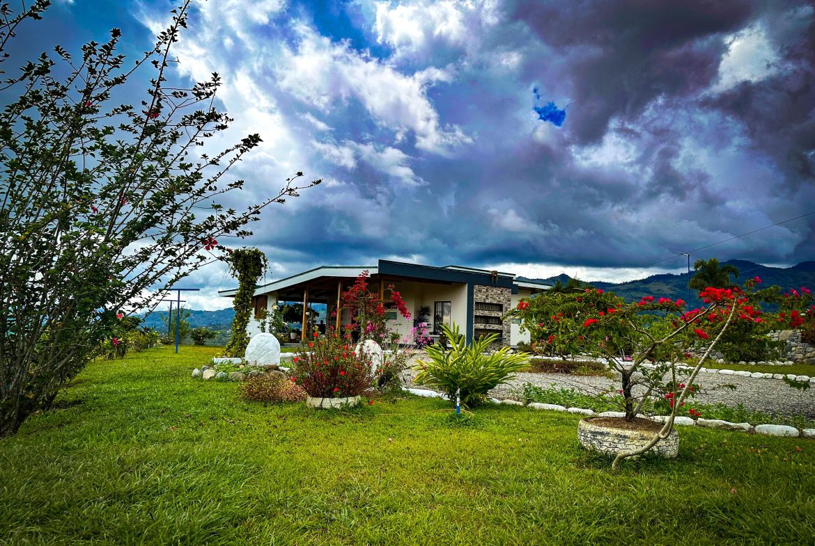 MOUNTAIN RETREAT WITH 360° VIEWS, FRUIT TREES & MODERN 2-BEDROOM HOME  IN SANTA CRUZ DE PEREZ ZELEDON – 1.25 ACRES