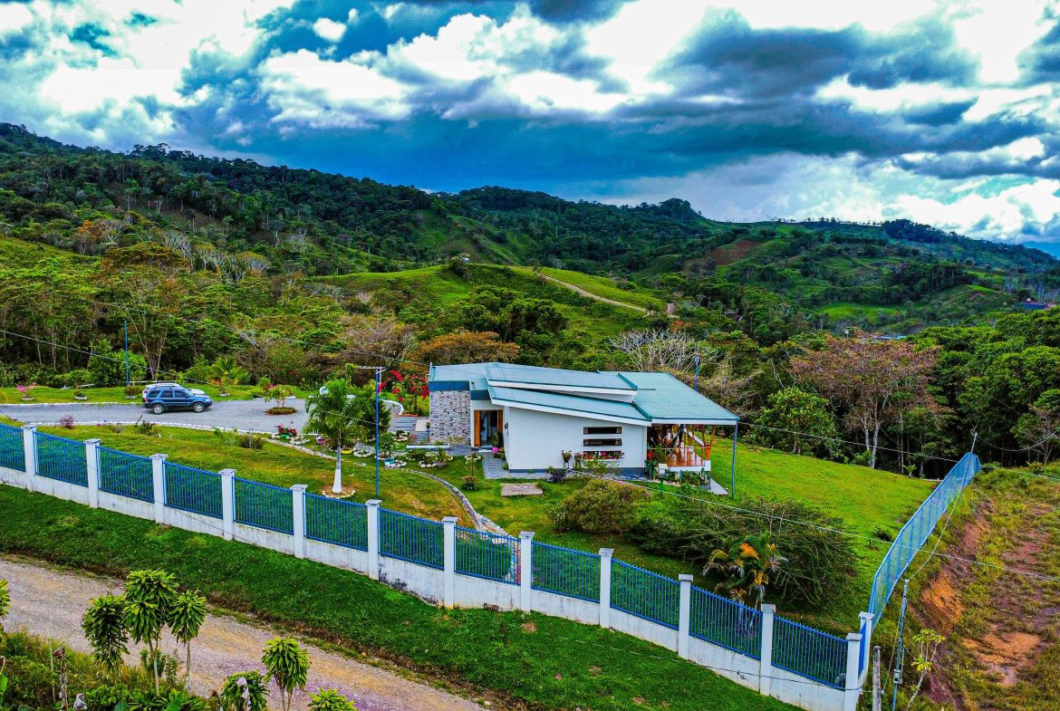 MOUNTAIN RETREAT WITH 360° VIEWS, FRUIT TREES & MODERN 2-BEDROOM HOME  IN SANTA CRUZ DE PEREZ ZELEDON – 2.1 ACRES, Uvita, Costa Rica — photo 4