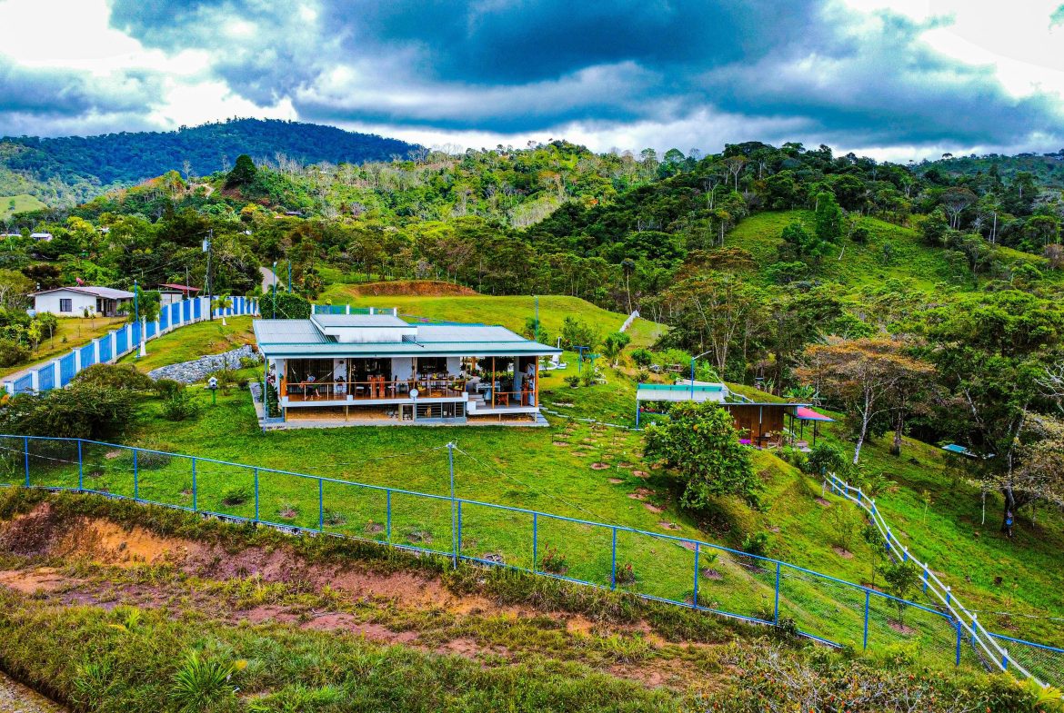 MOUNTAIN RETREAT WITH 360° VIEWS, FRUIT TREES & MODERN 2-BEDROOM HOME  IN SANTA CRUZ DE PEREZ ZELEDON – 2.1 ACRES, Uvita, Costa Rica — photo 2