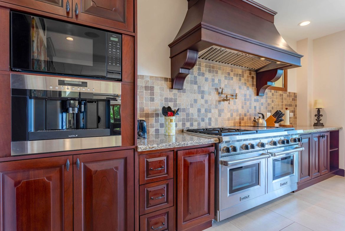 NIDO ESCONDIDO – EPIC OCEAN VIEW LUXURY ESTATE HOME, TWO GUEST VILLAS, AND POOL