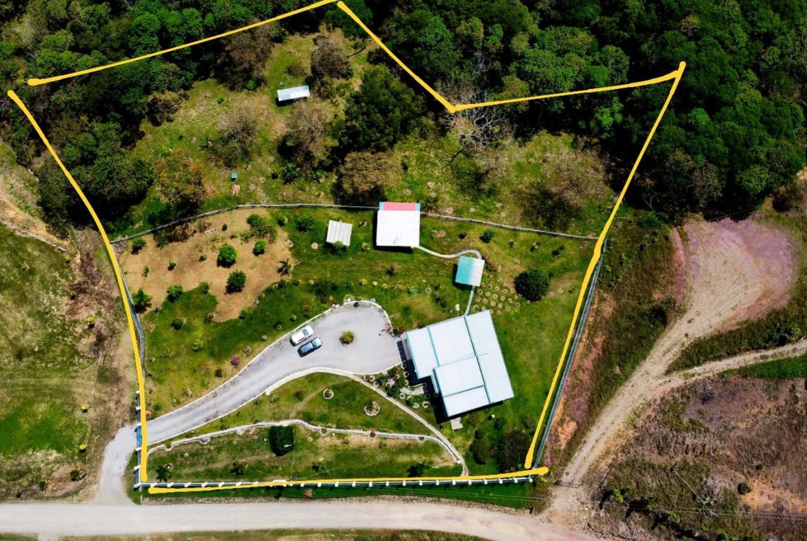 MOUNTAIN RETREAT WITH 360° VIEWS, FRUIT TREES & MODERN 2-BEDROOM HOME  IN SANTA CRUZ DE PEREZ ZELEDON – 2.1 ACRES, Uvita, Costa Rica — photo 3