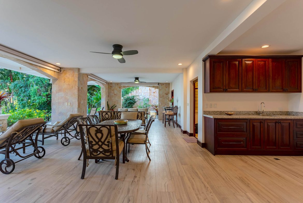 NIDO ESCONDIDO – EPIC OCEAN VIEW LUXURY ESTATE HOME, TWO GUEST VILLAS, AND POOL