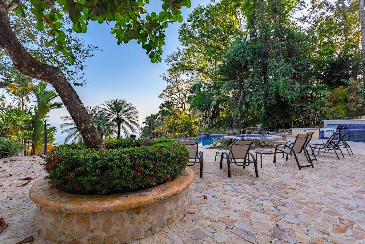 NIDO ESCONDIDO – EPIC OCEAN VIEW LUXURY ESTATE HOME, TWO GUEST VILLAS, AND POOL