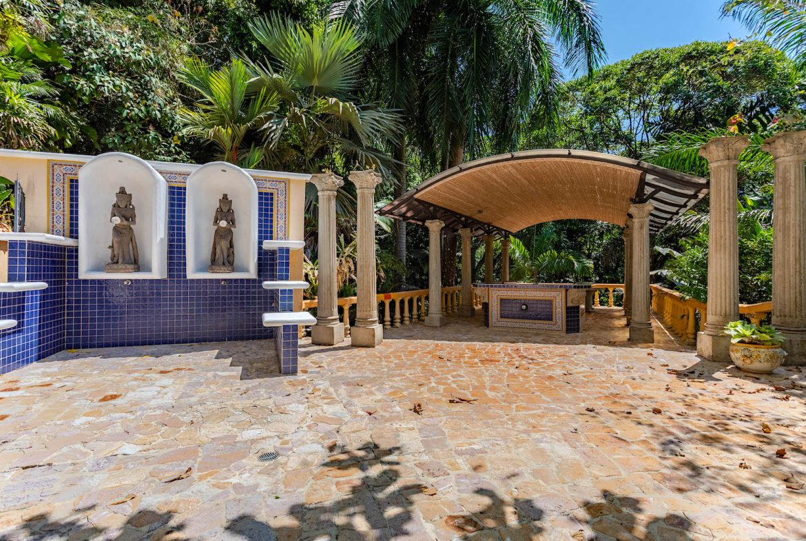 NIDO ESCONDIDO – EPIC OCEAN VIEW LUXURY ESTATE HOME, TWO GUEST VILLAS, AND POOL