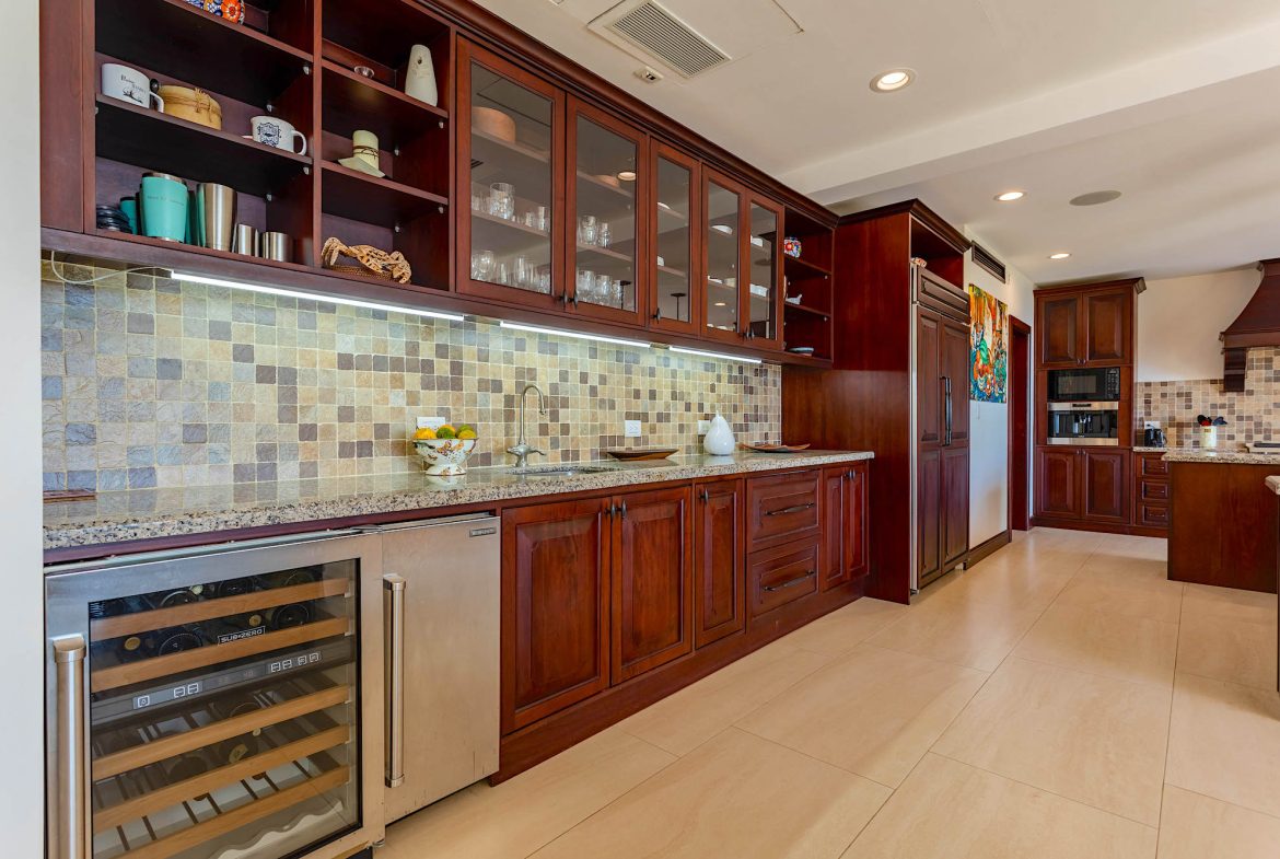 NIDO ESCONDIDO – EPIC OCEAN VIEW LUXURY ESTATE HOME, TWO GUEST VILLAS, AND POOL