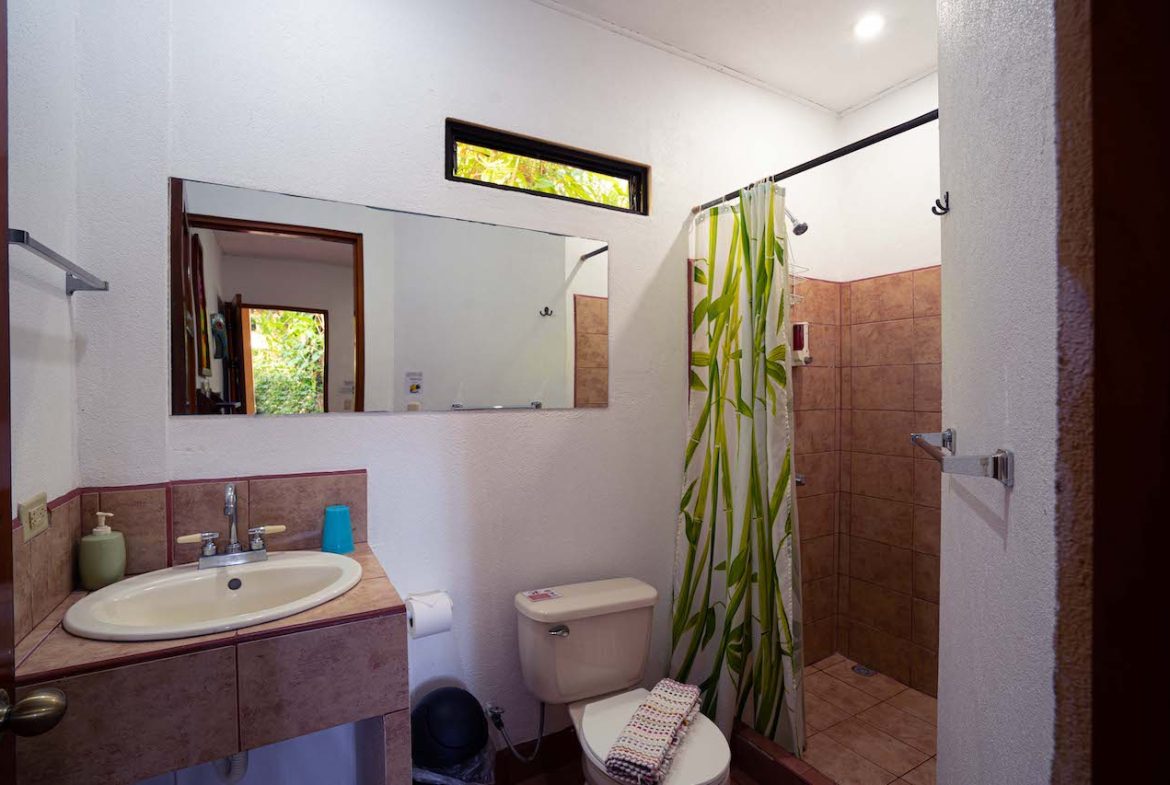 14 ROOM HOTEL WALKING DISTANCE TO THE BEACH IN DOMINICAL