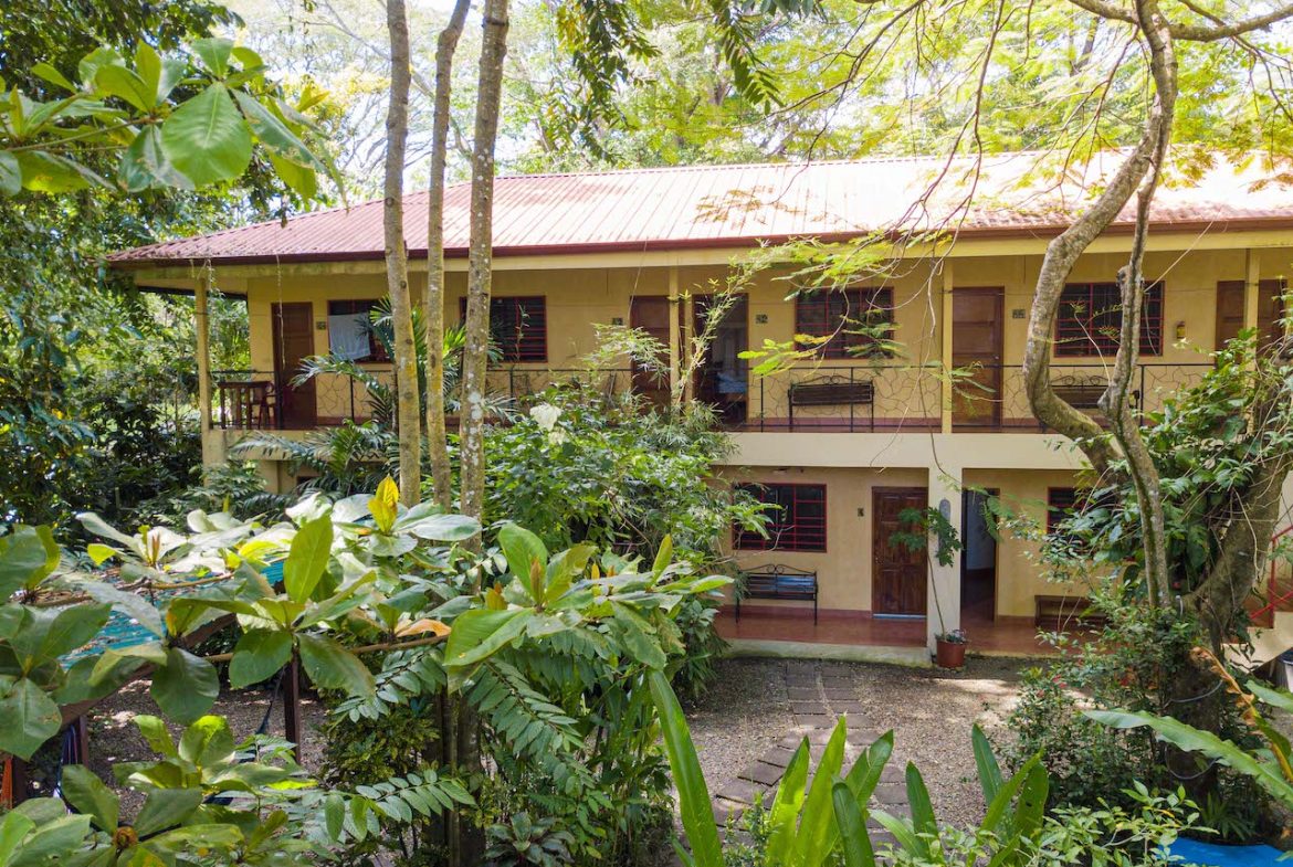 14 ROOM HOTEL WALKING DISTANCE TO THE BEACH IN DOMINICAL
