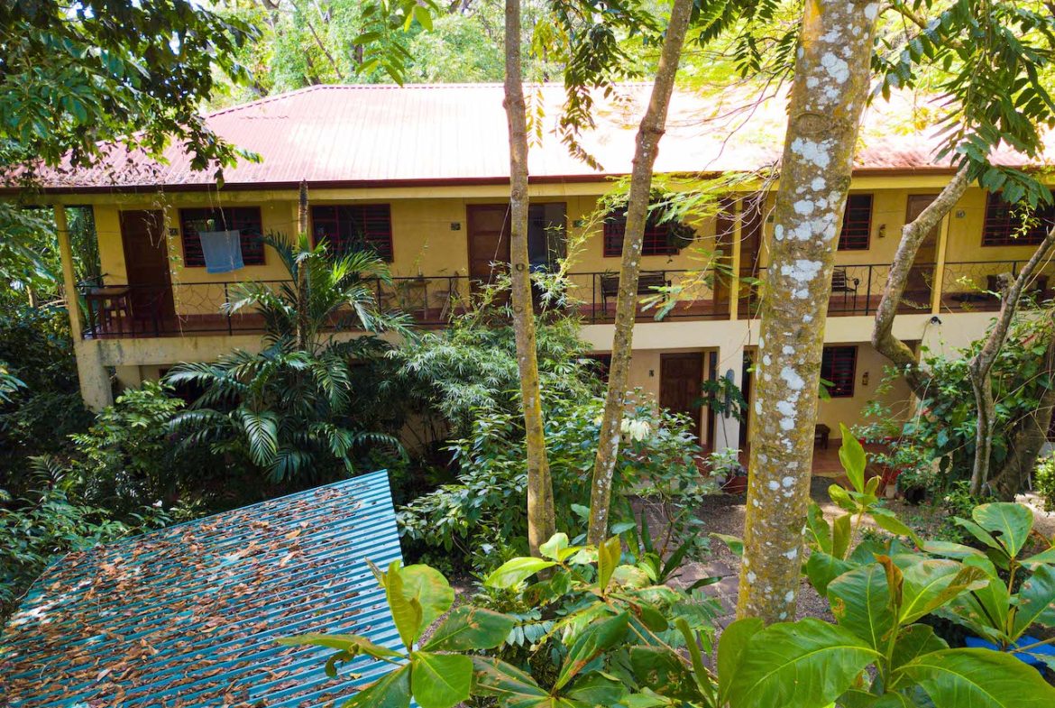 14 ROOM HOTEL WALKING DISTANCE TO THE BEACH IN DOMINICAL