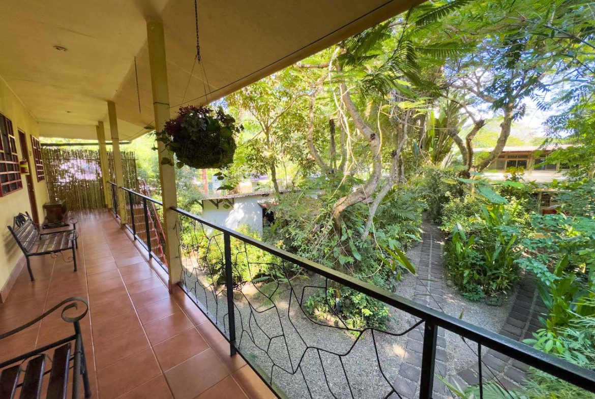 14 ROOM HOTEL WALKING DISTANCE TO THE BEACH IN DOMINICAL