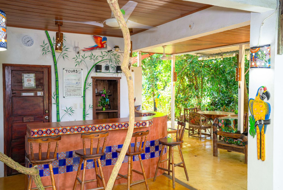 14 ROOM HOTEL WALKING DISTANCE TO THE BEACH IN DOMINICAL