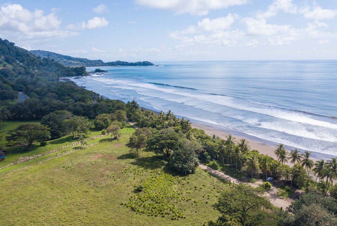14 ROOM HOTEL WALKING DISTANCE TO THE BEACH IN DOMINICAL